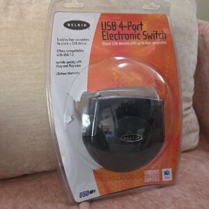 Belkin USB 4-Port Switch in Black